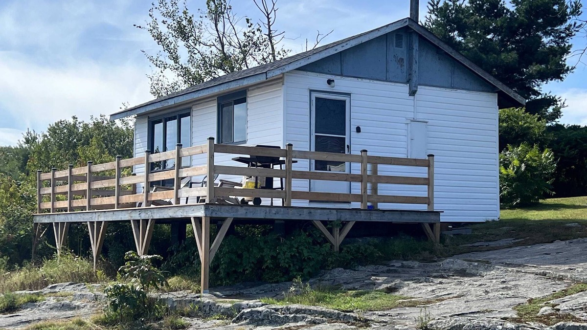 Carling Cabin | Lakeview Cabin in Georgian Bay - Rockwood #11