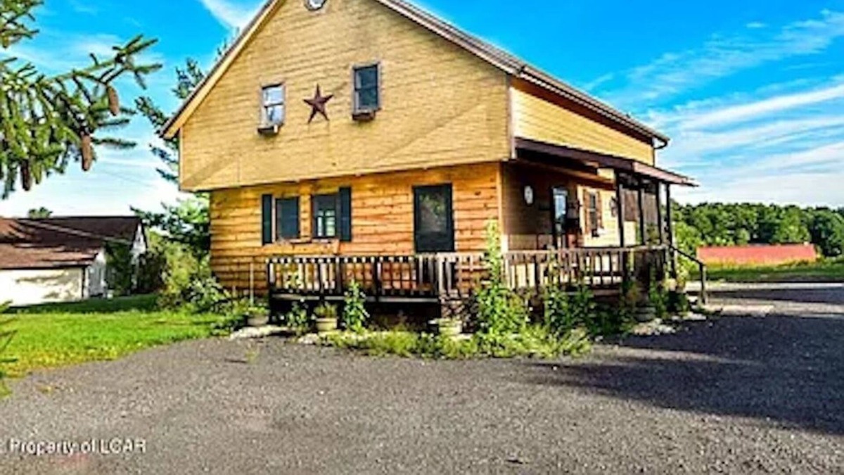 White Haven Cabin | Lakeview Cabin of Lake Ag-mar sleeps 15 w/ Hot Tub