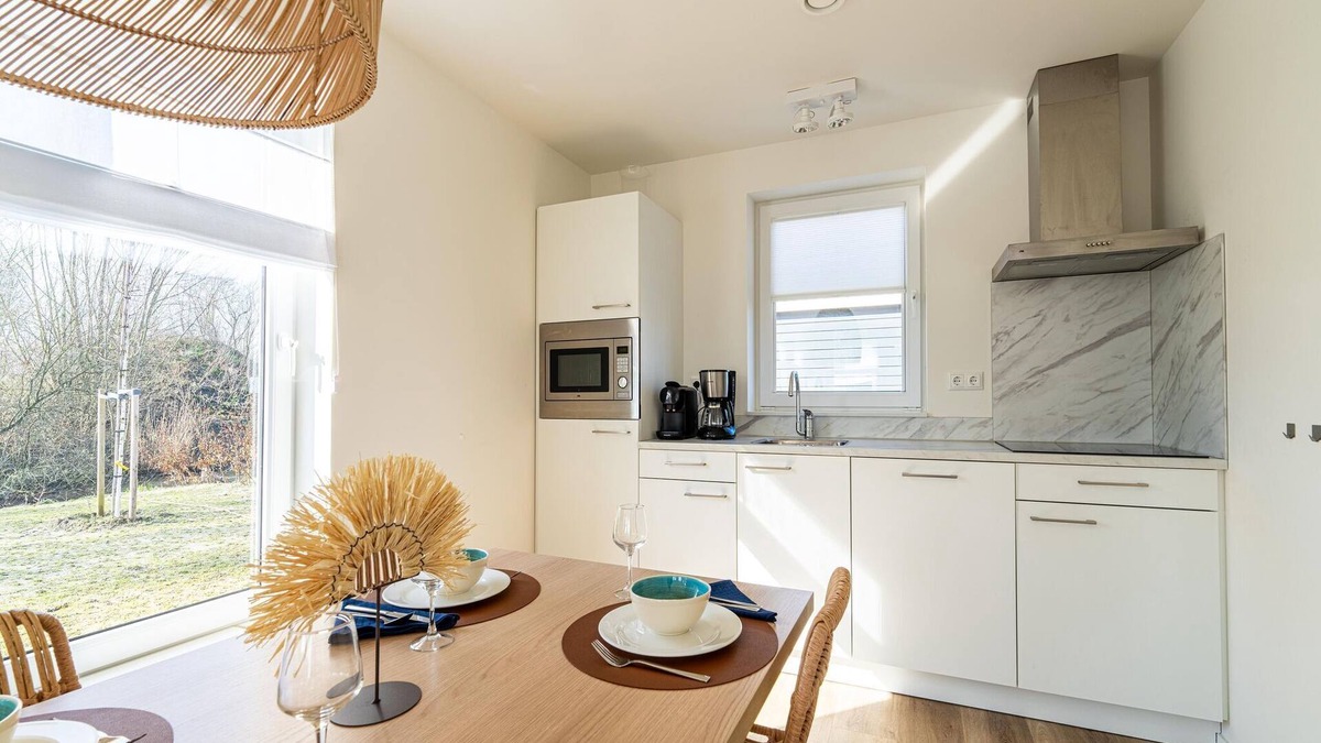 Municipality of Nissewaard House | Lakeview corner holiday home with lots of privacy