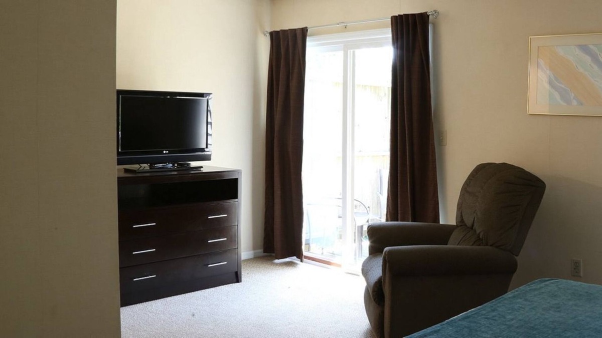 Cheat Lake House | Lakeview Golf Resort 2BR Retreat. Unforgettable Escapes