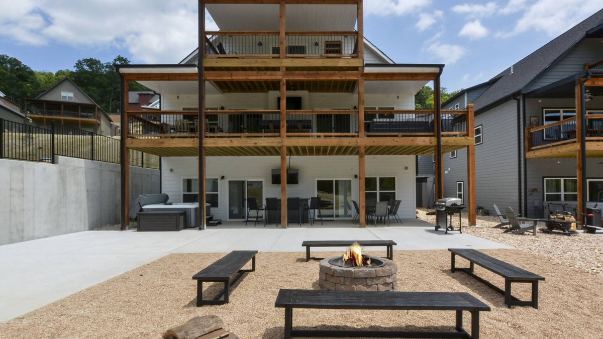 Table Rock House | Lakeview, Indoor/Outdoor Pool, HotTub & Pet Frdnly