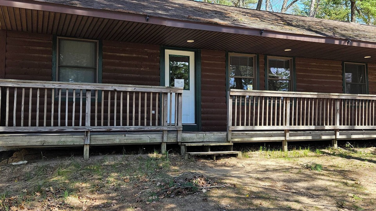 Twin Lake Cabin | Lakeview Lodge-Near Lake Michigan, and Michigan Adventures-Pet Friendly-