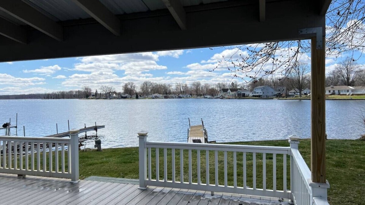 Michigan Center Cottage | Lakeview Lodge MI Center