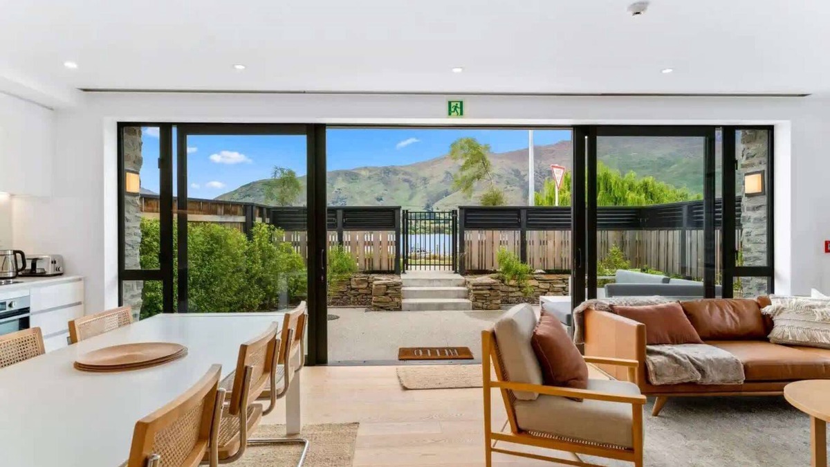 Wanaka Apartment | Lakeview Luxury 2 Bedroom Villa