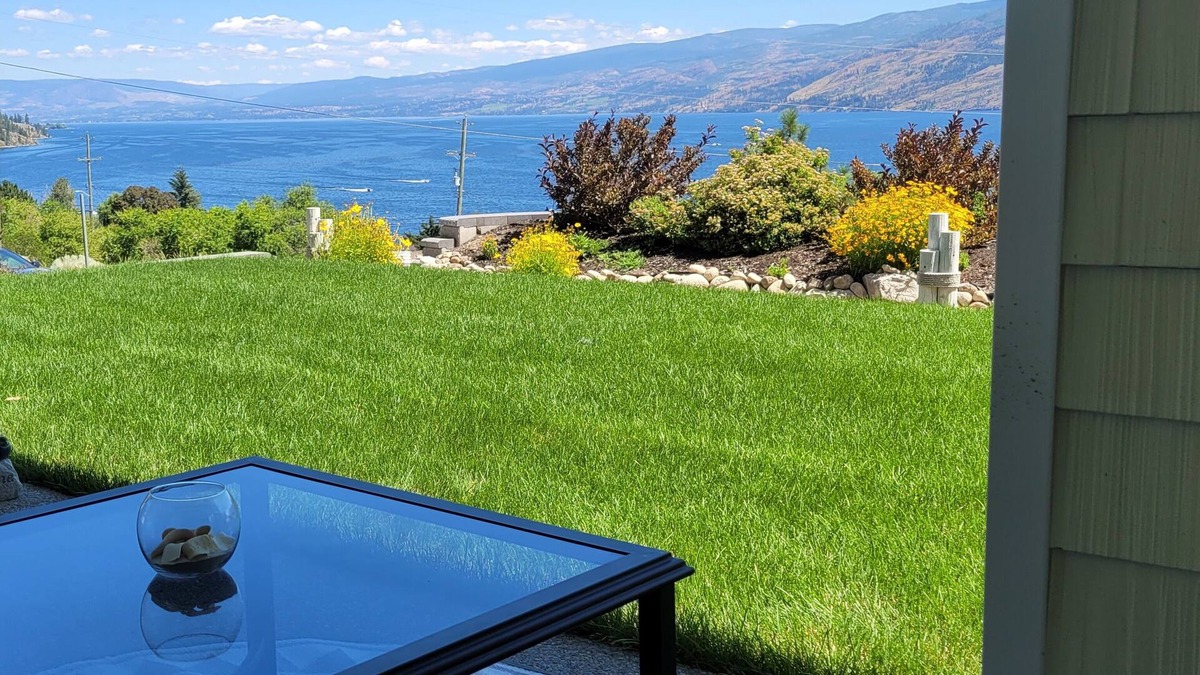 Central Okanagan House | Lakeview Luxury Suite
