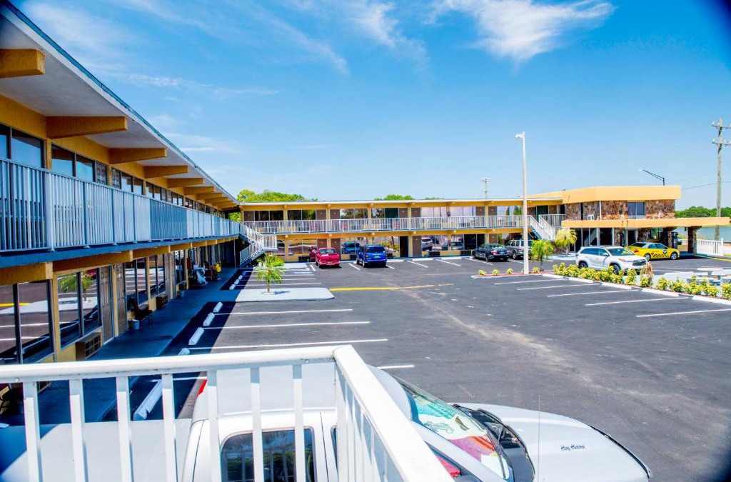Shore Acres Hotel | Lakeview Motel