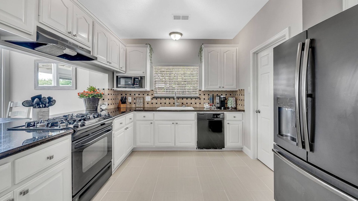 Seven Coves House | Lakeview oasis of Lake Conroe- 30 second drive to the water!