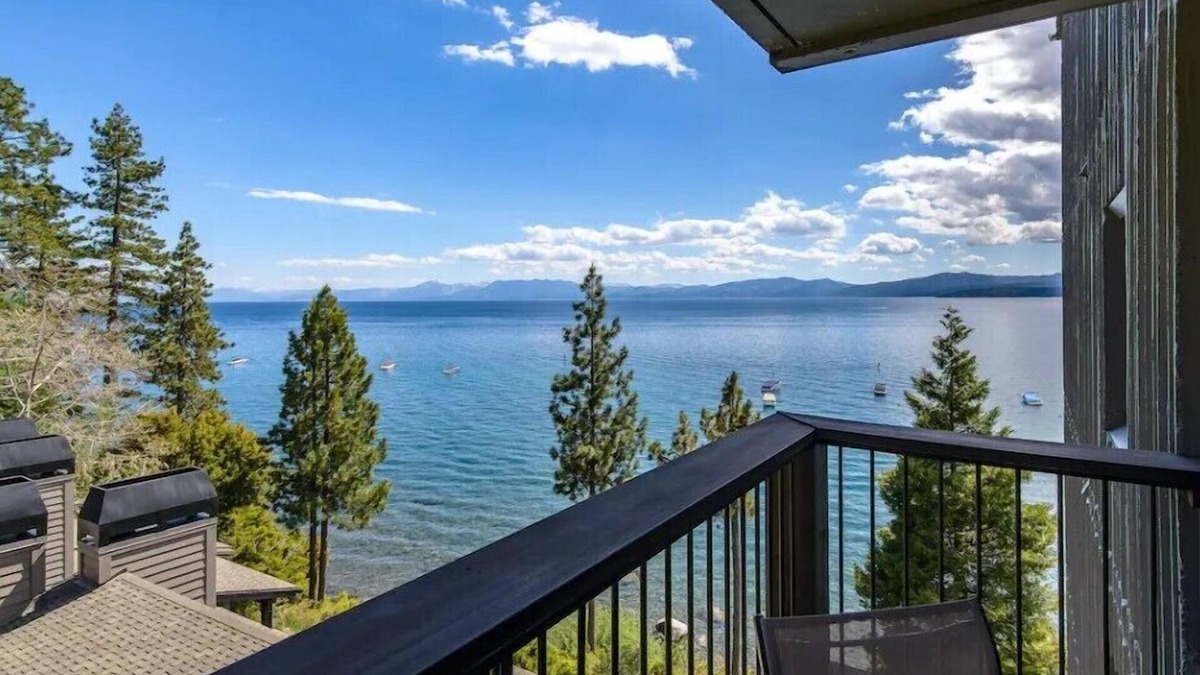 Brockway Condo | Lakeview! Pool! Walk to beach!