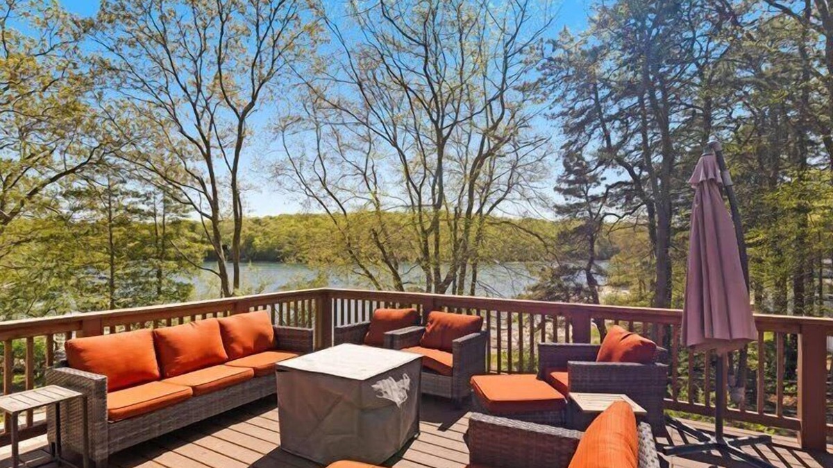 Sandwich House | LakeView, Private Beach,Firepit, Pool access