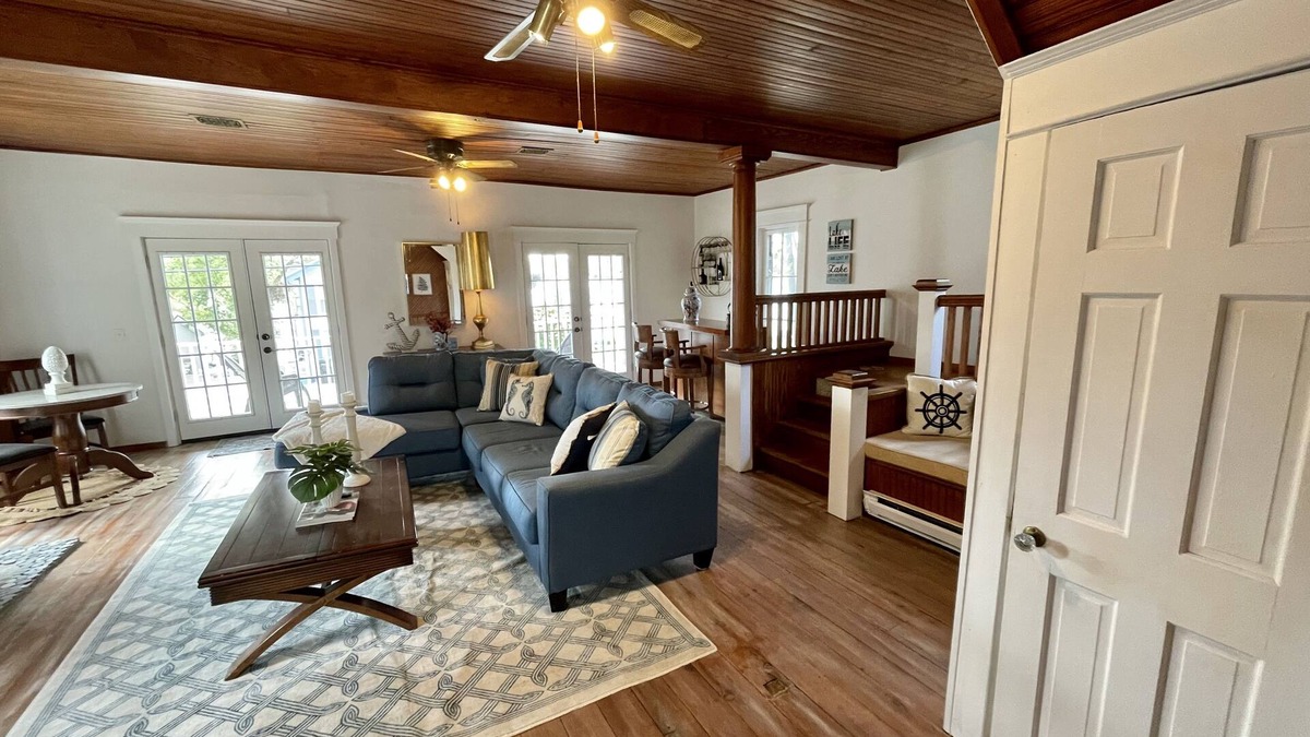 Livonia Cottage | Lakeview Retreat, nearby Letchworth Park, SUNY Geneseo, Fingerlakes Wineries
