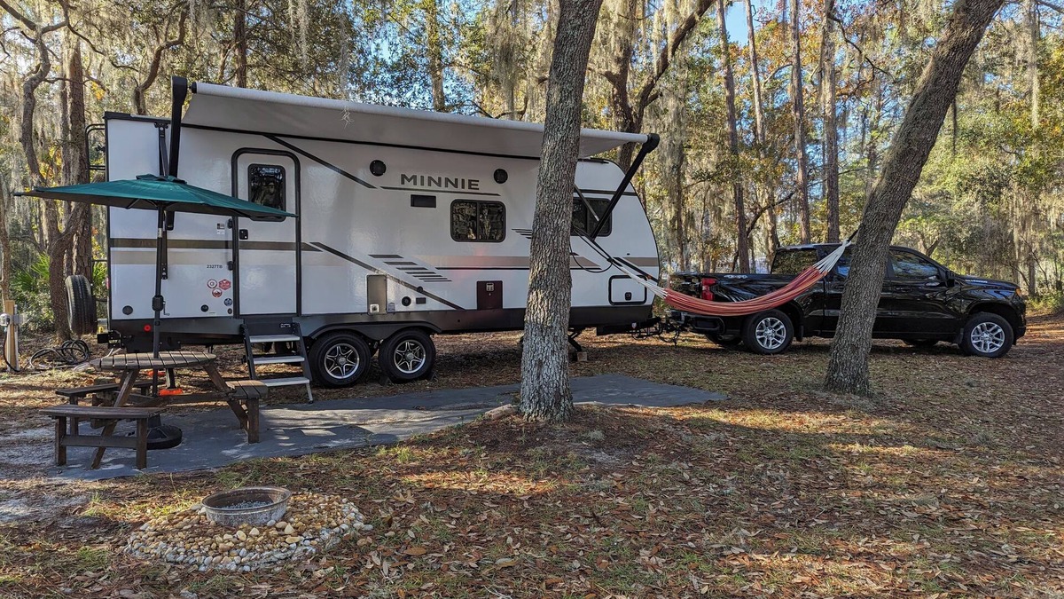 Edgar RV Rental | Lakeview RV/Camper Spot Free Parking Pet-Friendly