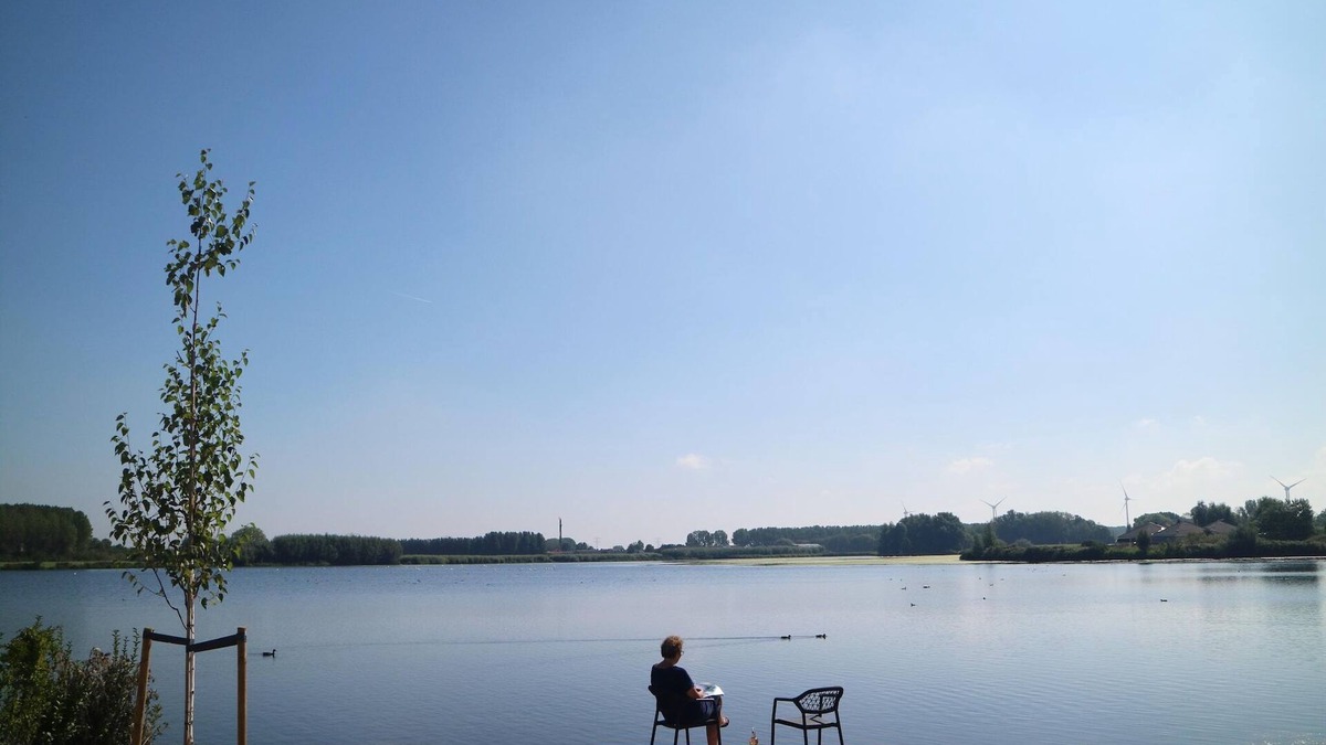Municipality of Nissewaard House | Lakeview villa with swimming and fishing pier