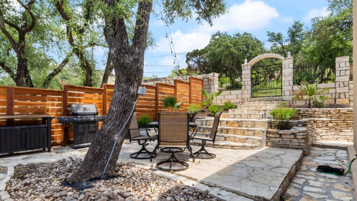 Hughes Park Lake House | Lakeway - Cedar St #B