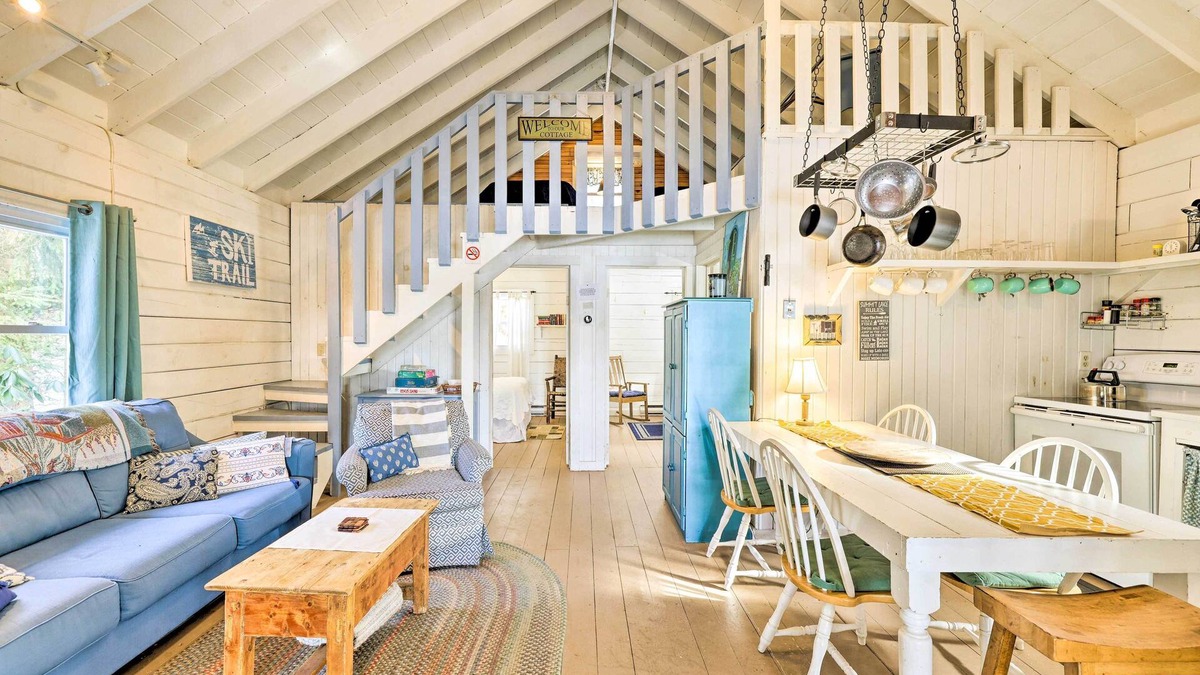Poyntelle Cottage | Lakewood Cottage w/Private Lake Access & Canoes!