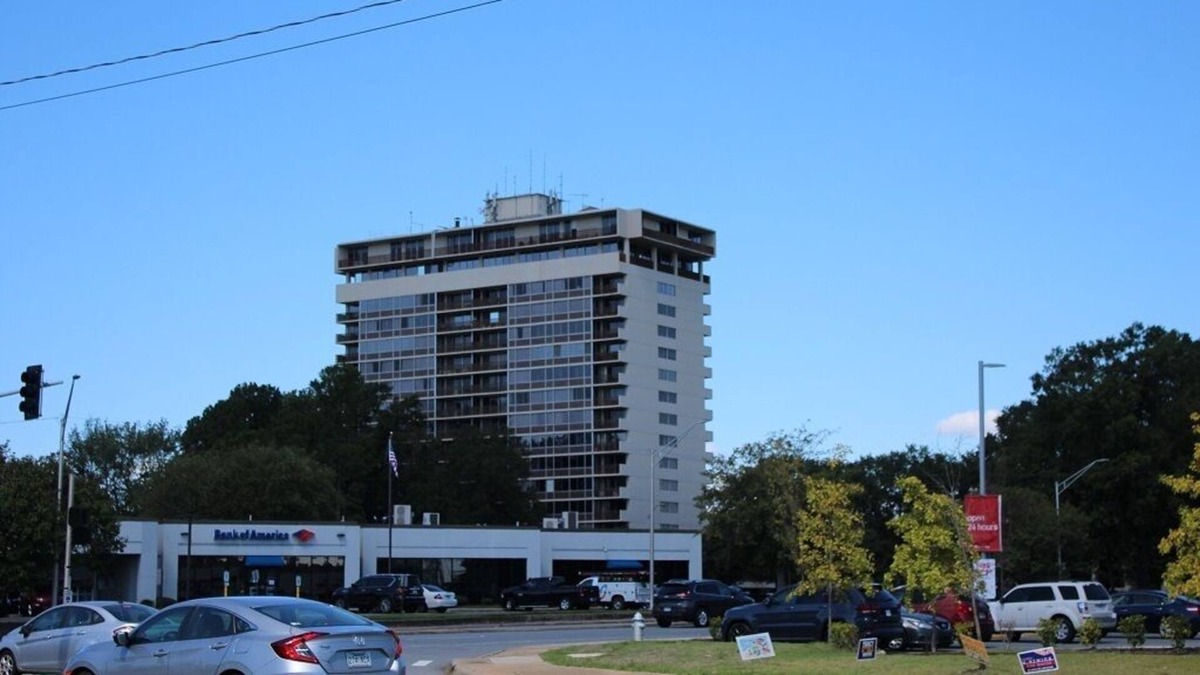 North Little Rock Apartment | Lakewood House Where Quaint Peace and Security Count 2 QUEEN BED SUITE 308
