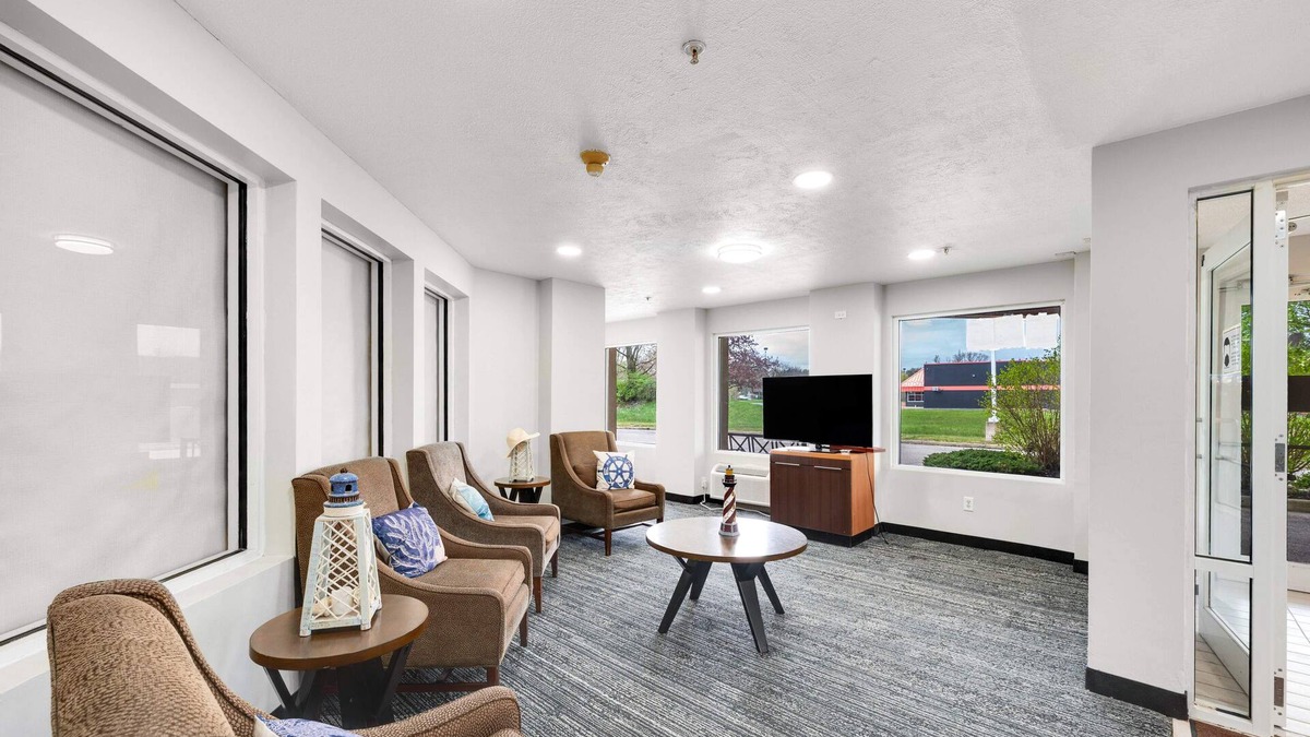 Dowagiac Hotel | LakeWood Inn & Suites