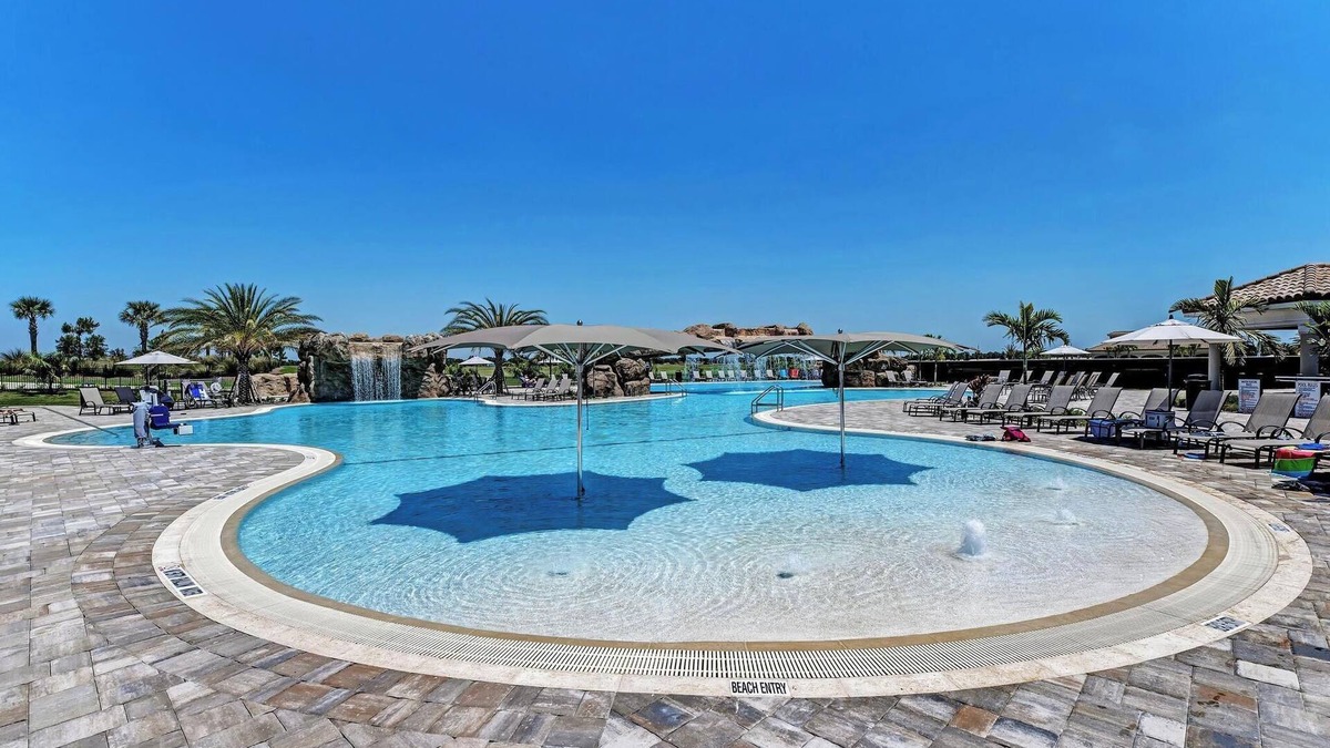 Lakewood Ranch Condo | Lakewood National - amenity filled golfing community! Pet friendly
