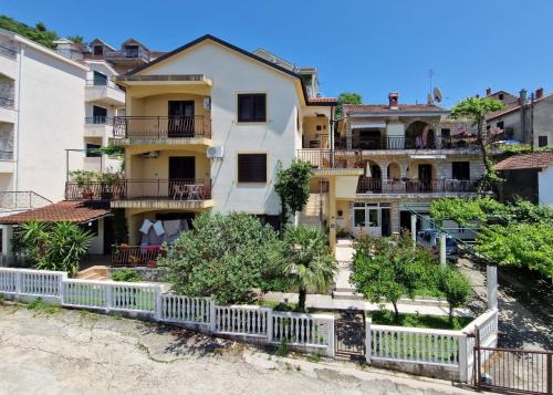 Meljine House | Laki-in