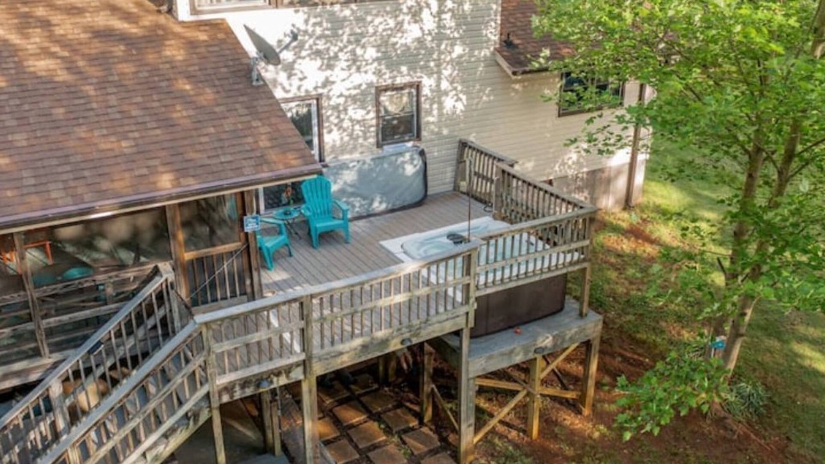 Inman House | LakingitEz.3BR/2BA amazing sunsets & hot tub