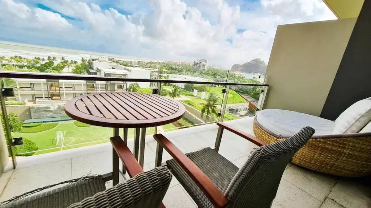 Ngu Hanh Son House | Lalahouses - 2BR Ocean View Apt in Huyatt Regency
