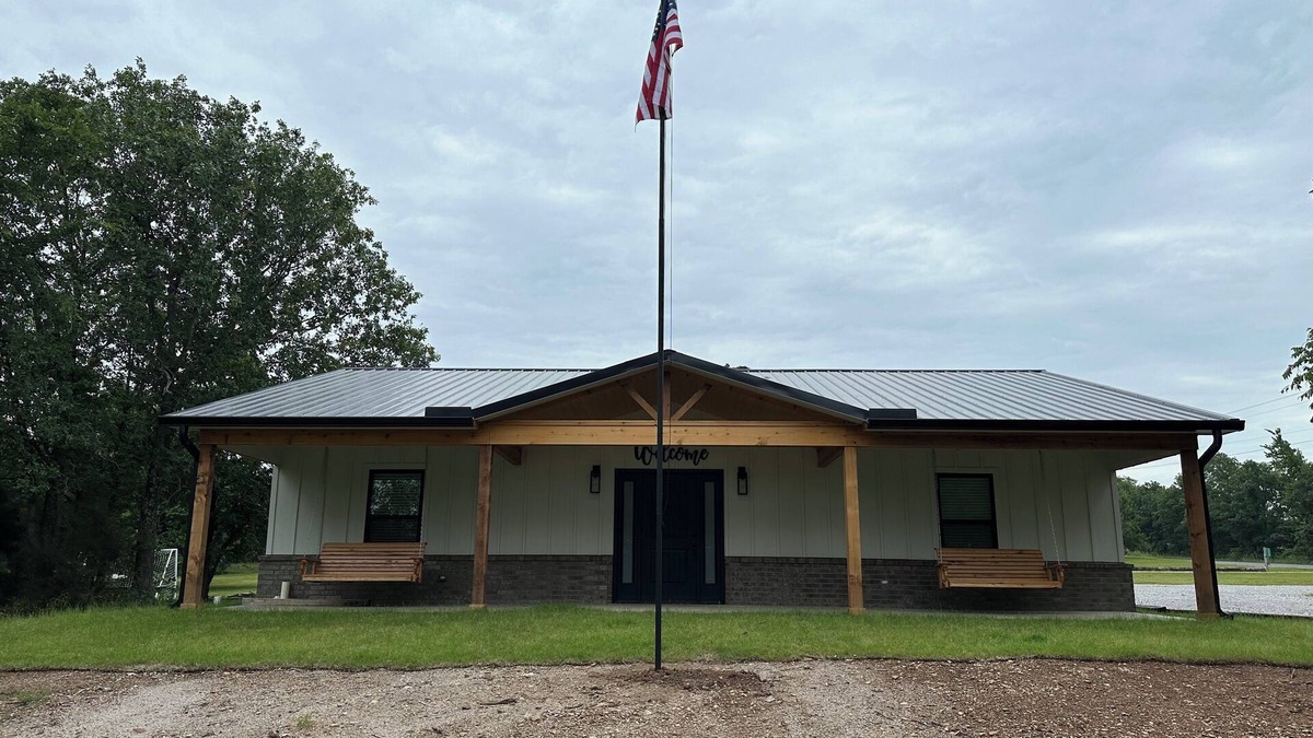 Evening Shade House | LaMar-a-Lago is a beautiful new home minutes from Lake Tenkiller