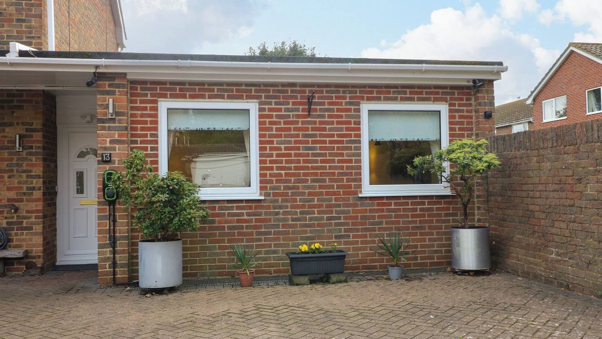 Seaford Cottage | LAMBLES, pet friendly, with a garden in Seaford