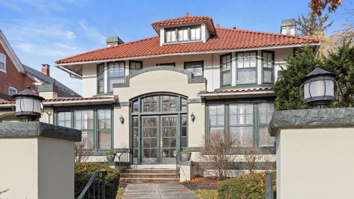 Lancaster House | Lancaster Heritage Estate: 10BR Getaway w/Fireplaces, Koi Pond & EV Charger