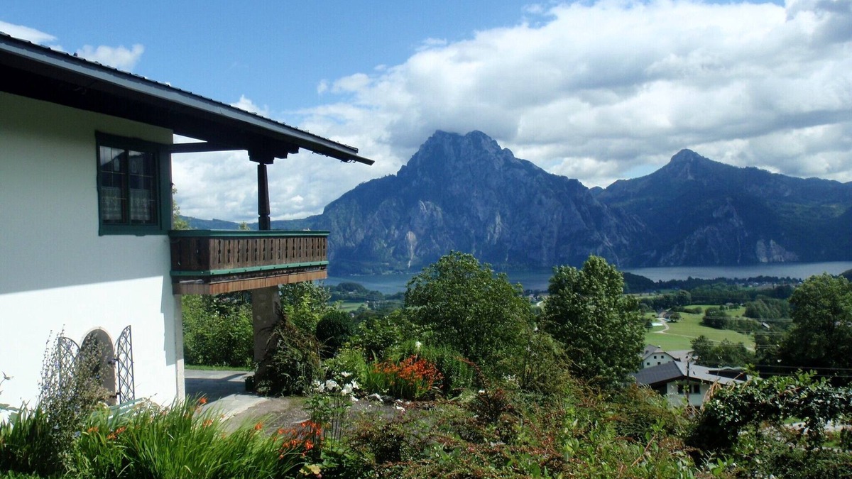 Altmuenster House | Landhaus Traunsee-Blick: magnificent mountain and lake panorama, private pool