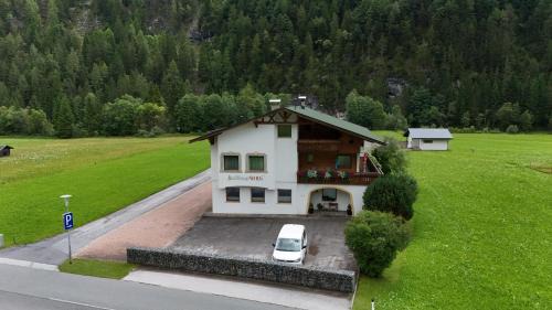 Leutasch Apartment | Landhaus Ahrn