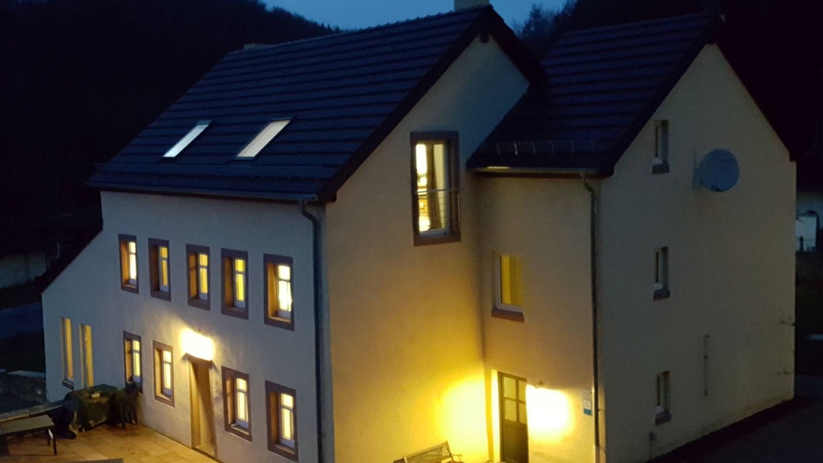 Zweifelscheid Apartment | Landhaus Eifel, mit ca. 220qm, 7 Schlafräume, für max. 20 Personen