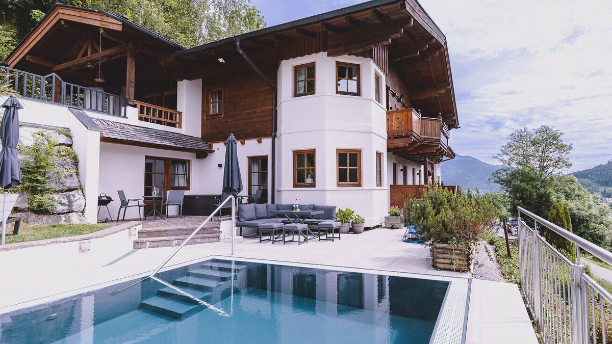 Kaprun Apartment | Landhaus Lodges Kaprun - Franz, infinity pool & garden