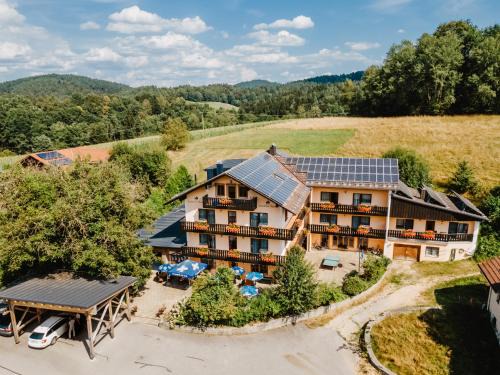 Zenting Hotel | Landhotel Neuhof