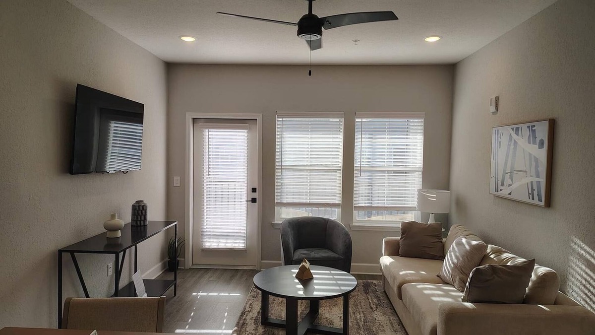 Newberry Apartment | Landing | Amazing 1BD, Gym, Pool
