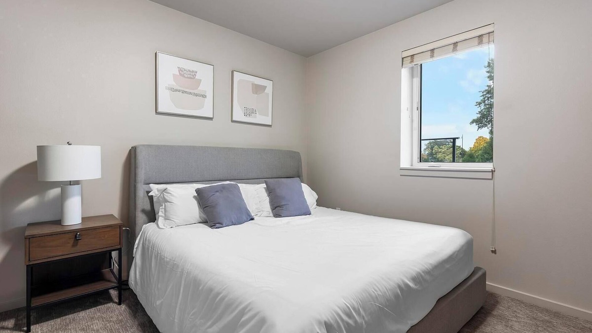 Hayden Island Apartment | Landing | Amazing 1BD, Gym, Courtyard