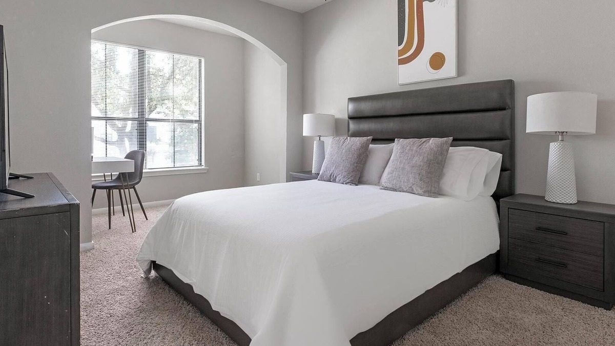 Briarforest Apartment | Landing | Amazing 1BD, Pool, Gym