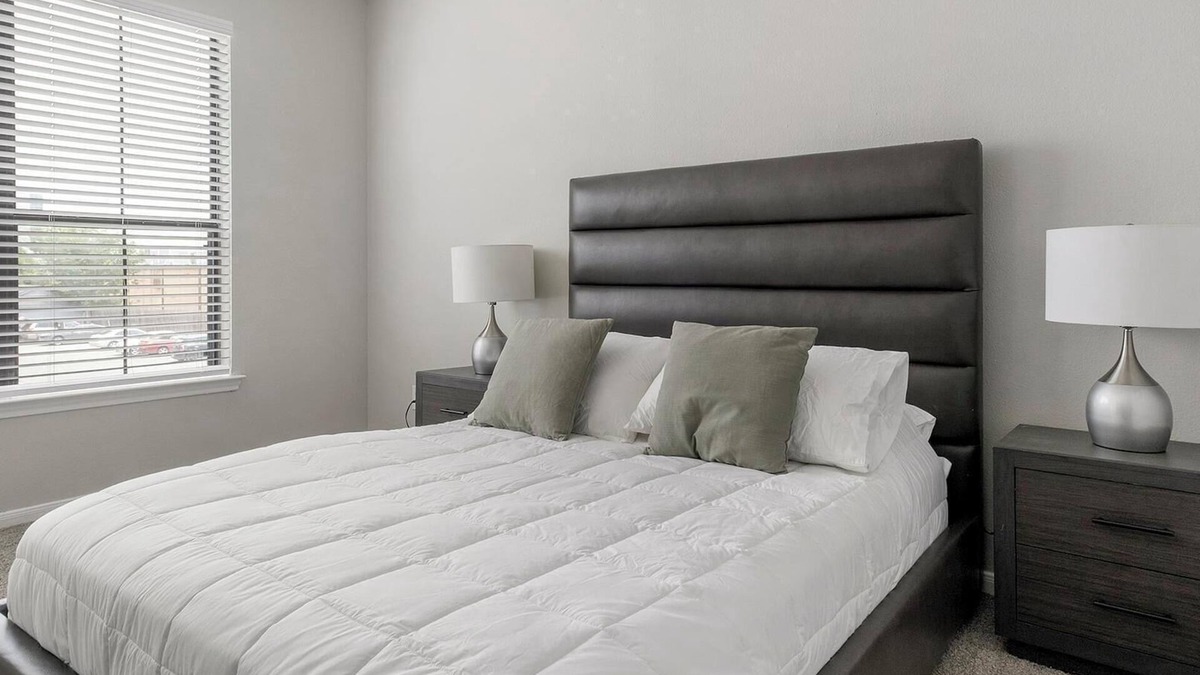 Briarforest Apartment | Landing | Amazing 1BD, Pool, Gym