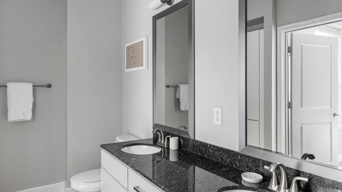 Allen Apartment | Landing | Amazing 1BD, Pool, Clubhouse