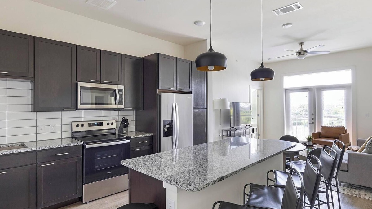 Fort Worth Apartment | Landing | Amazing 2BD, Gym, Pool