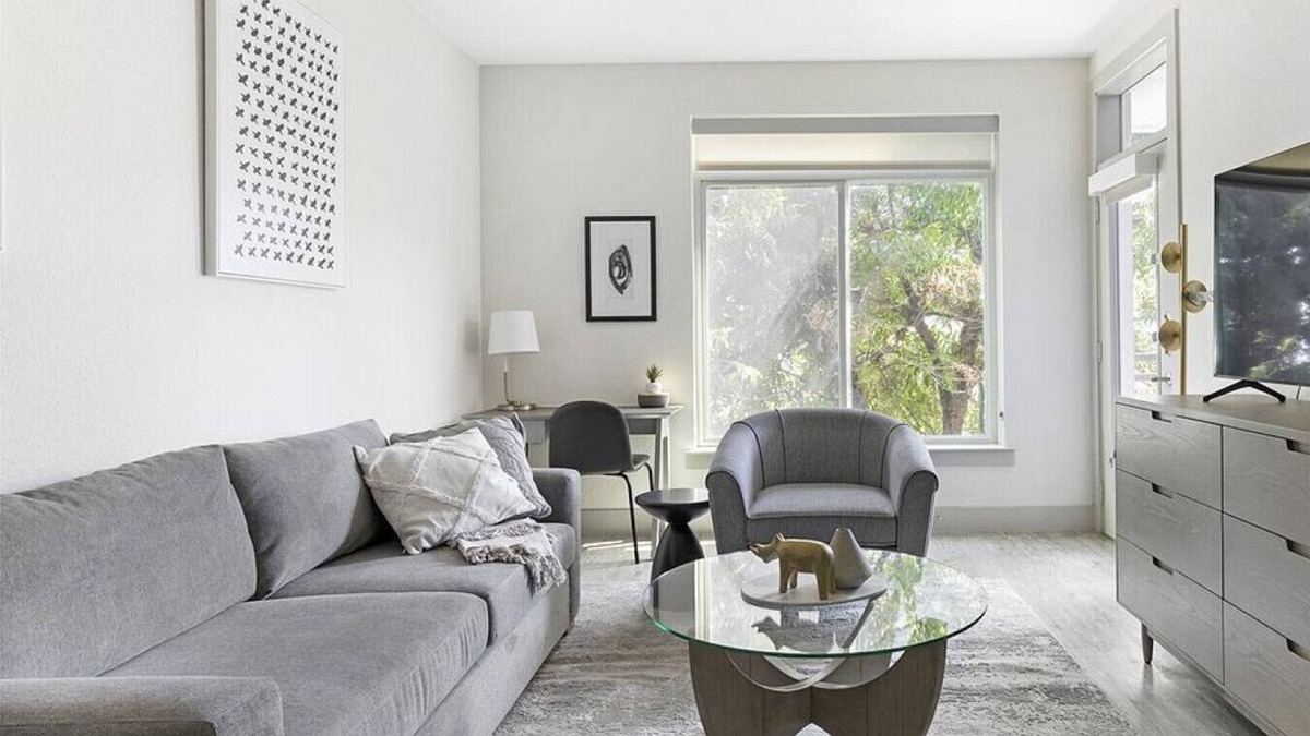 Near East Side Apartment | Landing at 120 Ninth Street - 1 Bedroom in Downtown