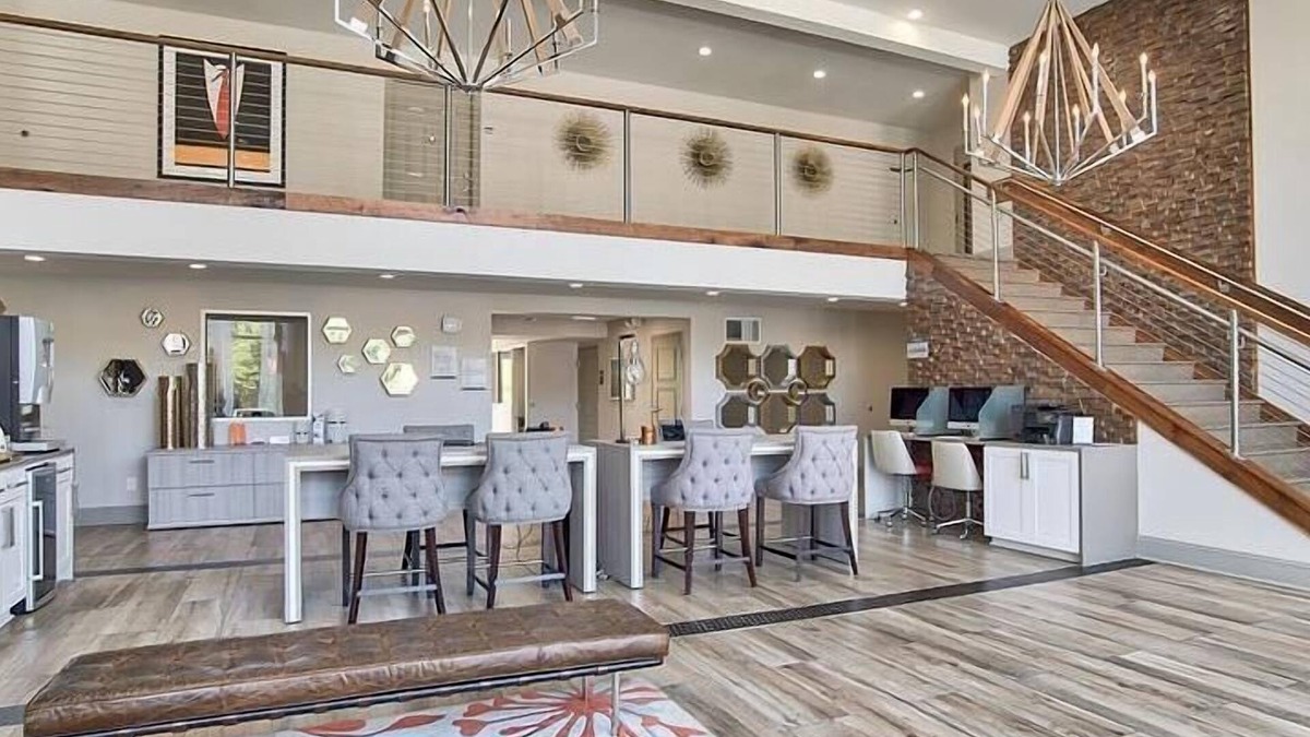 Homewood Apartment | Landing at Brookwood - 3 Bedrooms in Downtown Homewood