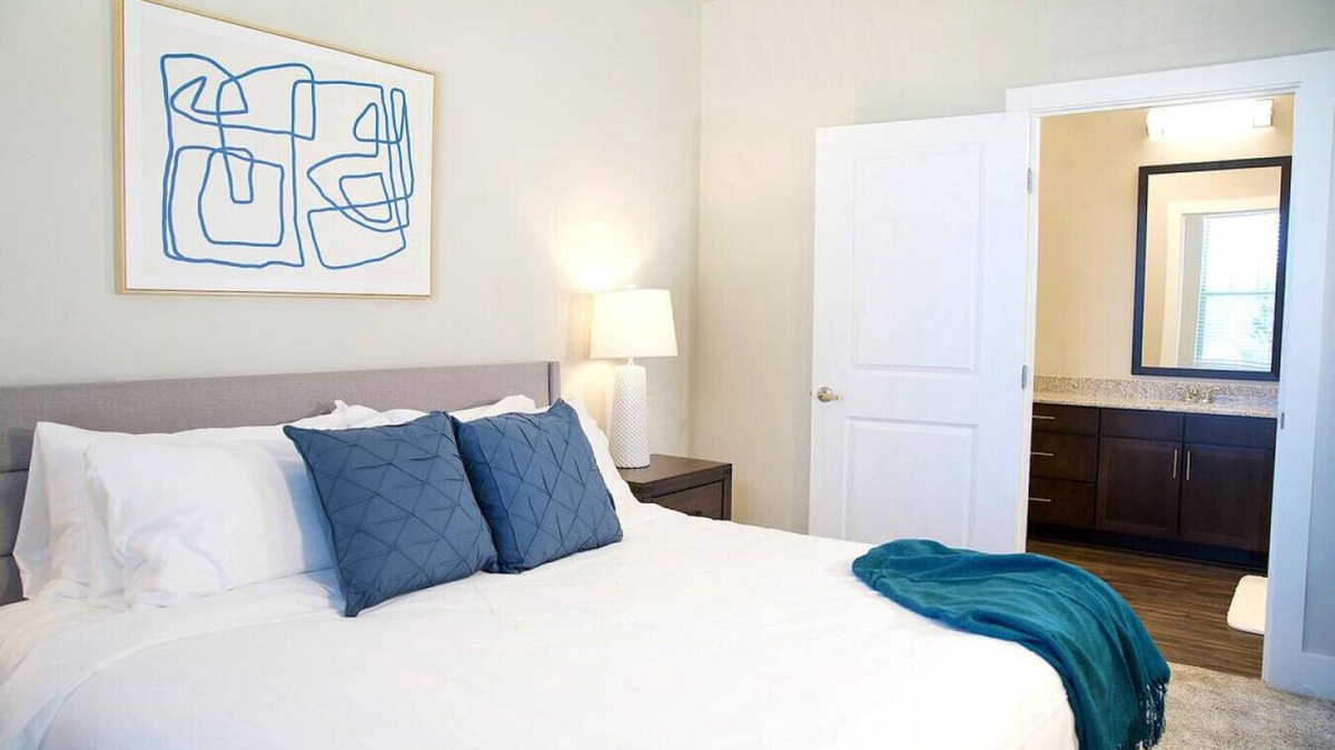 Briargate Apartment | Landing at Crowne at Briargate - 3 Bedrooms in Briargate