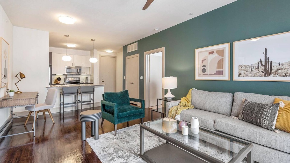 Brady Arts District Apartment | Landing at Flats on Archer - 1 Bedroom in Downtown