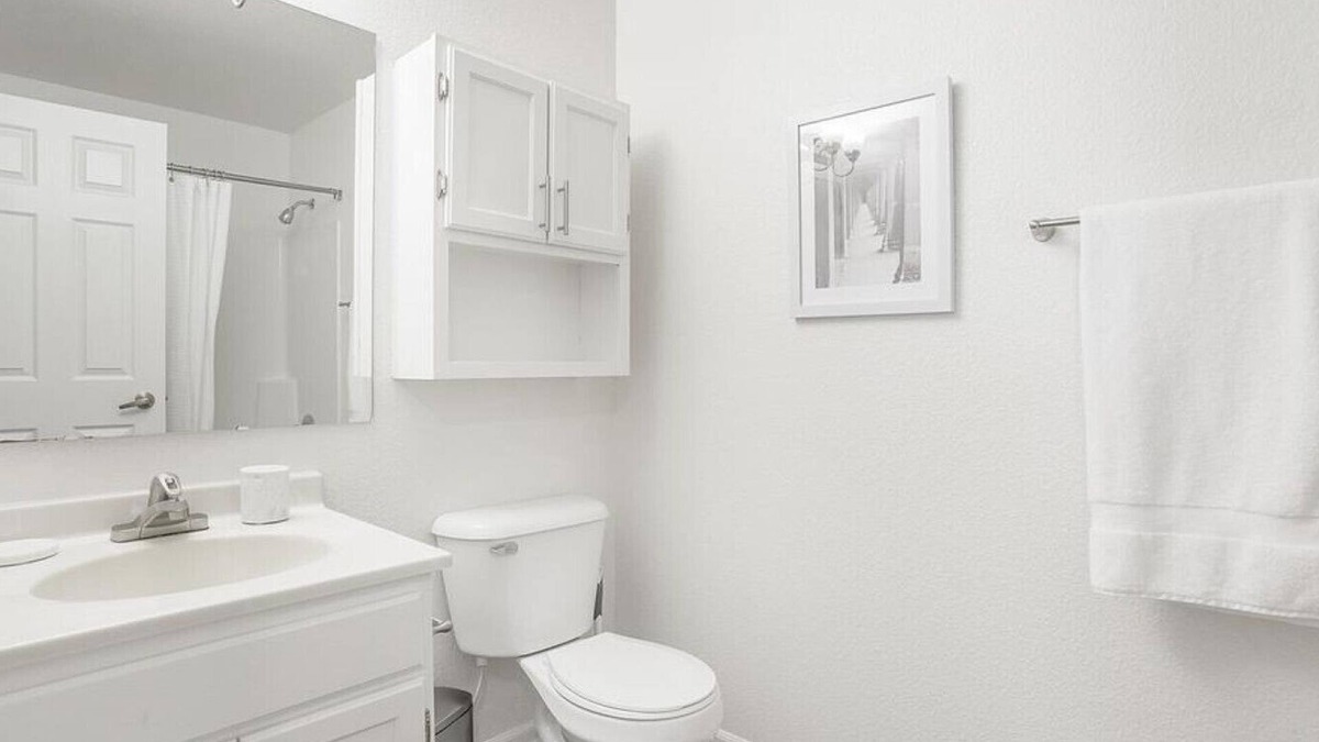 Fort Wayne Apartment | Landing at Island Club - 2 Bedrooms in Downtown Fort Wayne