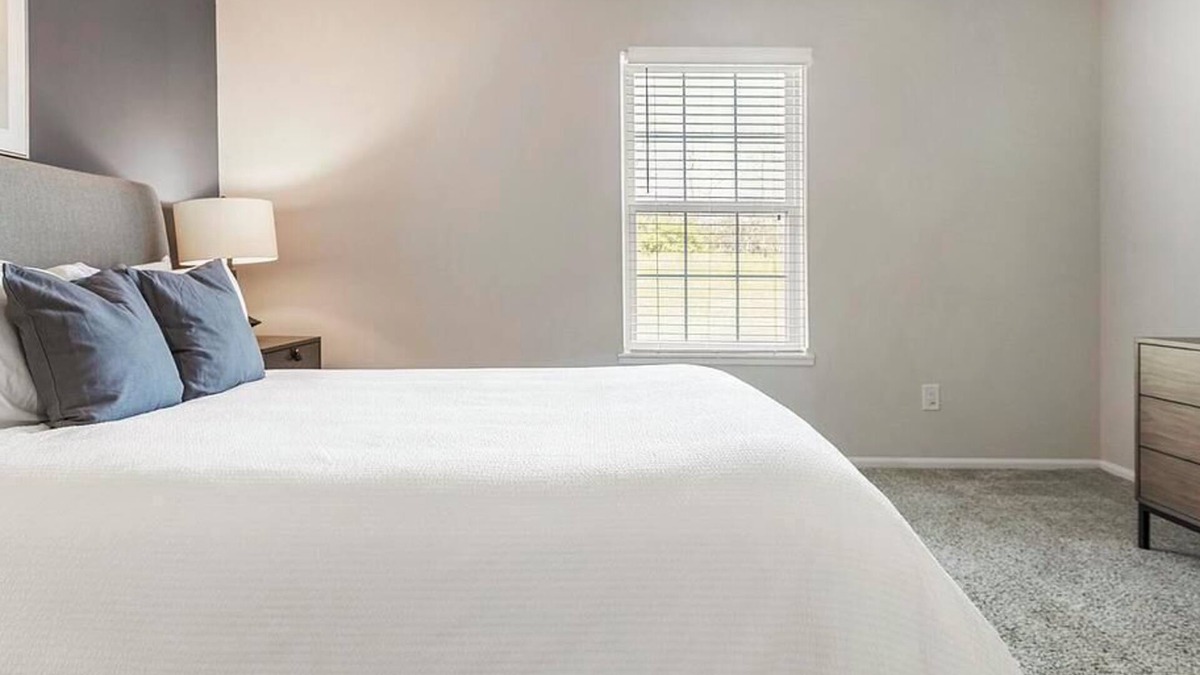 Lewis Center Apartment | Landing at Oak Creek at Polaris - 1 Bedroom in Downtown Columbus