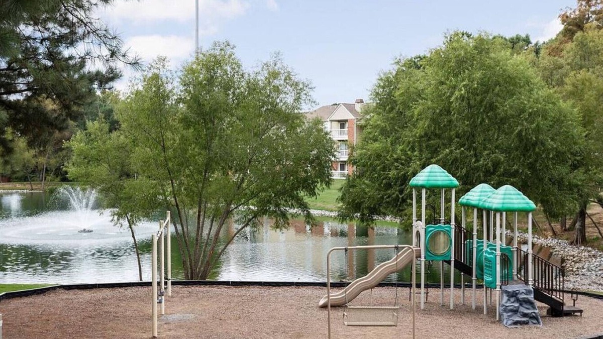Cordova Apartment | Landing at Stonebridge Crossing Apartment Homes - 3 Bedrooms in Downtown Cordova