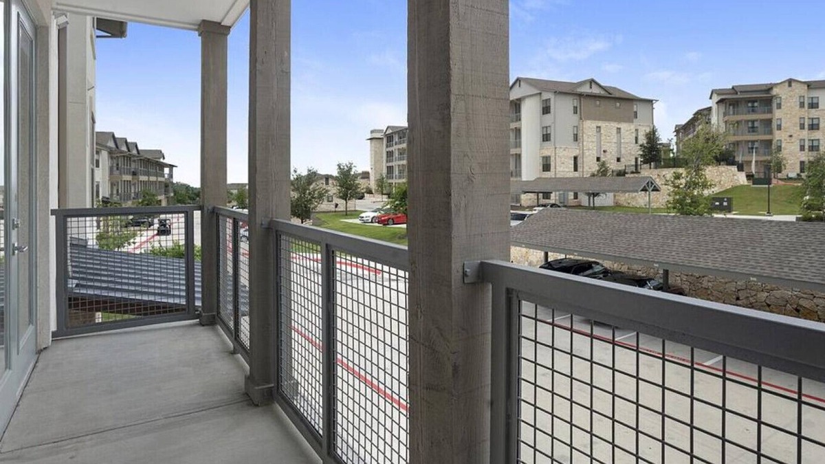 Austin Apartment | Landing at The Artesian at Bee Cave - 1 Bedroom in Downtown Lakeway