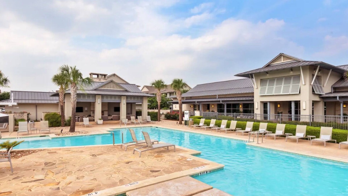 Buda Apartment | Landing at The Green at Plum Creek - 1 Bedroom .