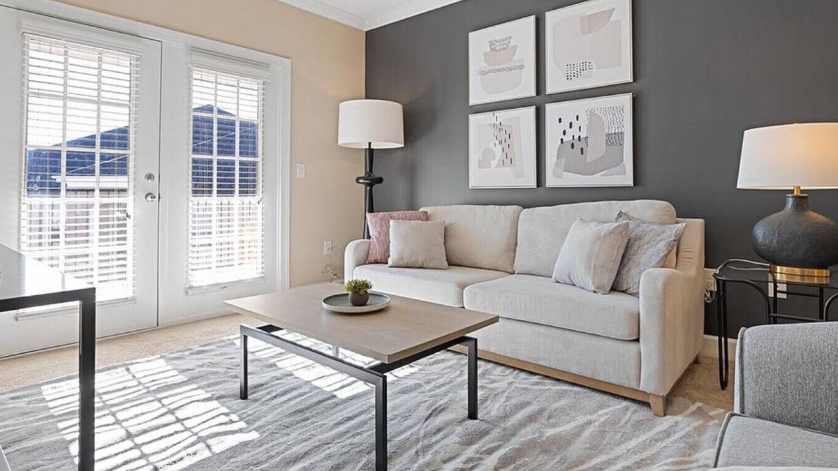 Greensboro Apartment | Landing at The Plantation at Pleasant Ridge - 2 Bedrooms in Downtown Greensboro