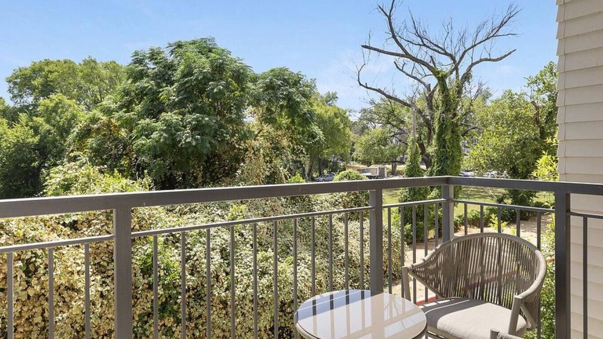 Fort Worth Apartment | Landing at The Standard River District - 2 Bedrooms in West Fort Worth