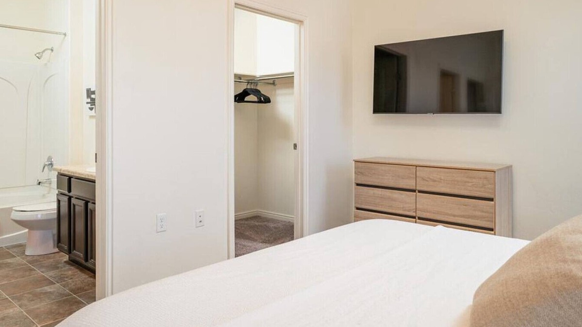 Pleasant Grove Apartment | Landing at Viewpointe - 2 Bedrooms in Downtown Pleasant Grove